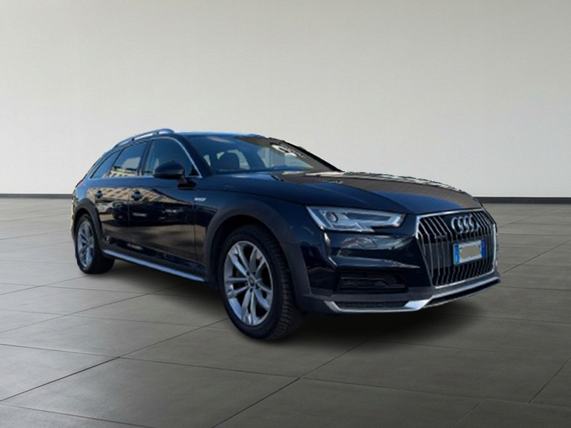 
								Audi A4 allroad quattro pieno									