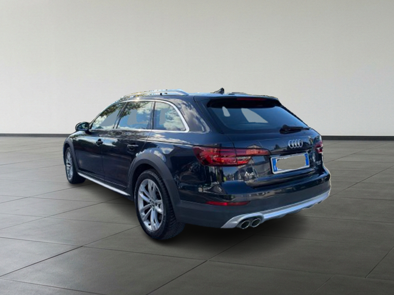 
								Audi A4 allroad quattro pieno									