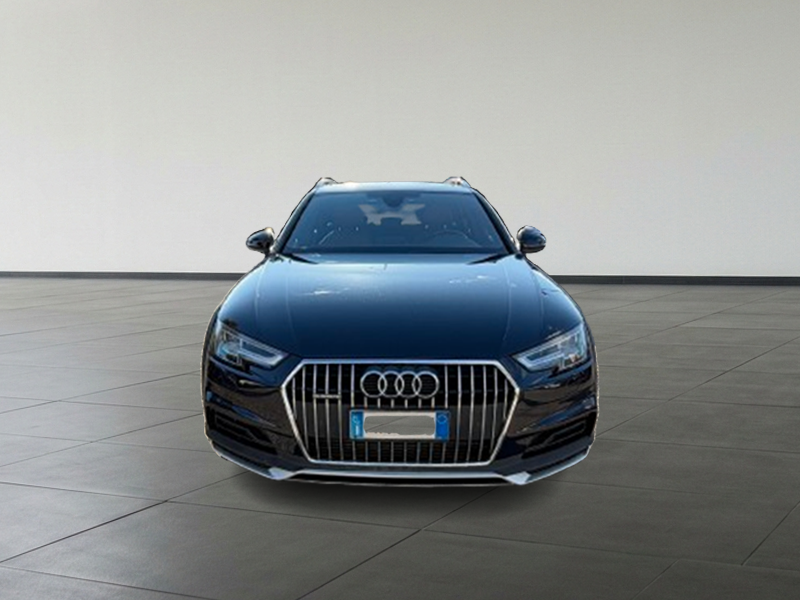 
								Audi A4 allroad quattro pieno									
