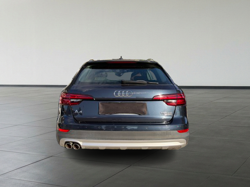 
								Audi A4 allroad quattro pieno									
